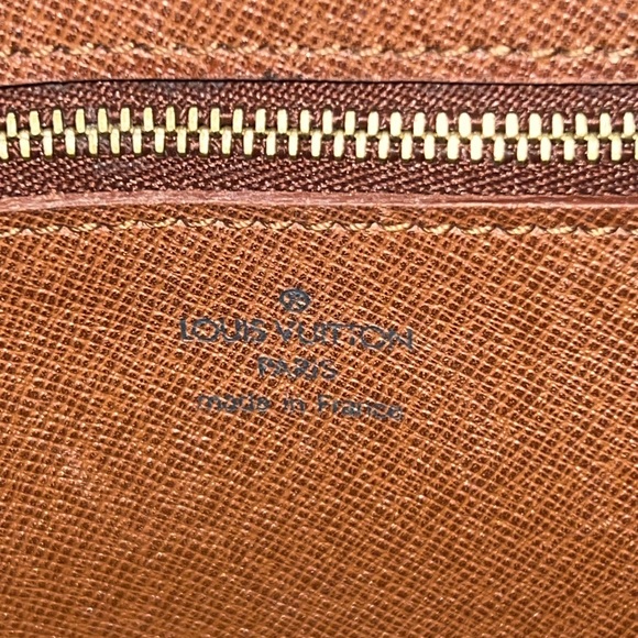 Louis Vuitton Monogram Trocadero 27 Crossbody Bag - Picture 7 of 8